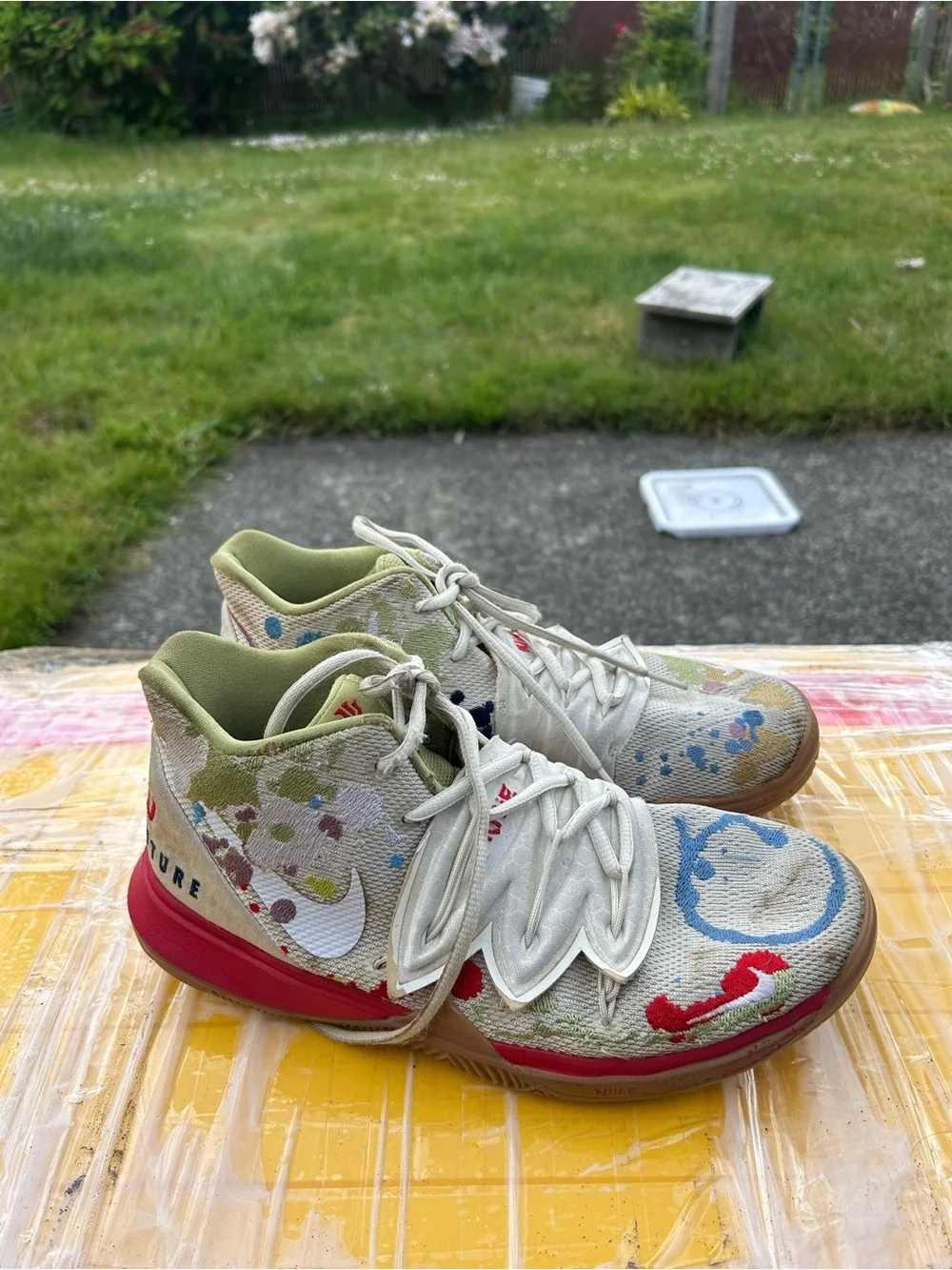 NIKE KYRIE 5 CQ4326-100 BANDULU Boy’s Multicolor Athletic Sneakers Size 7Y